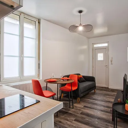 - Quartier Des Docks Au Calme - T3 Entièrement Rénové *