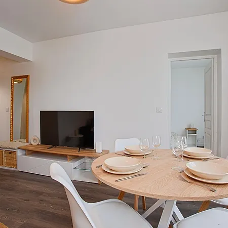 - Quartier Des Docks Au Calme - T3 Entièrement Rénové Appartamento