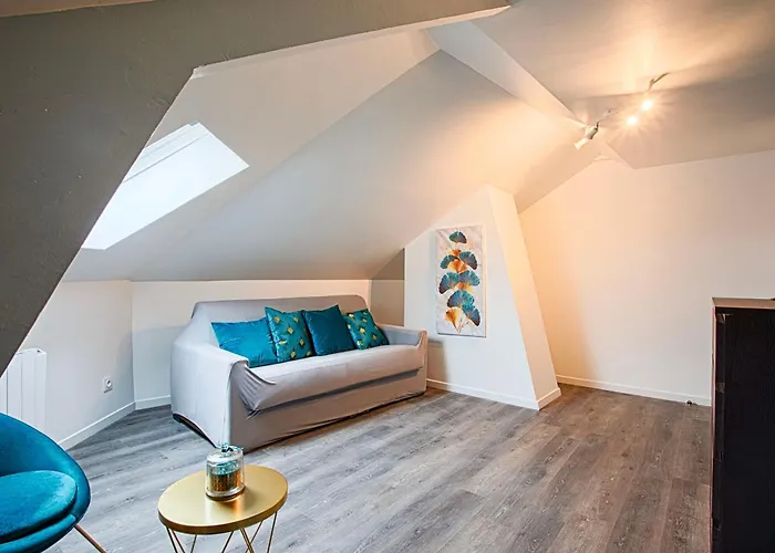 Appartement - Quartier Des Docks Au Calme - T3 Entièrement Rénové *