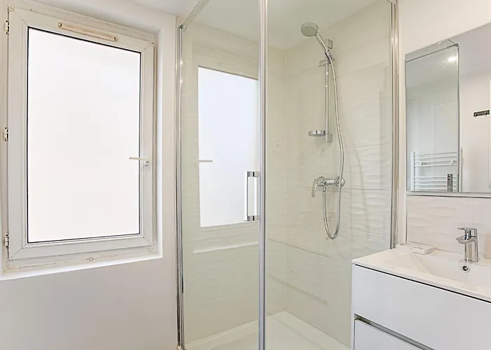 Appartement - Quartier Des Docks Au Calme - T3 Entièrement Rénové *