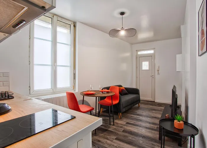 - Quartier Des Docks Au Calme - T3 Entièrement Rénové *