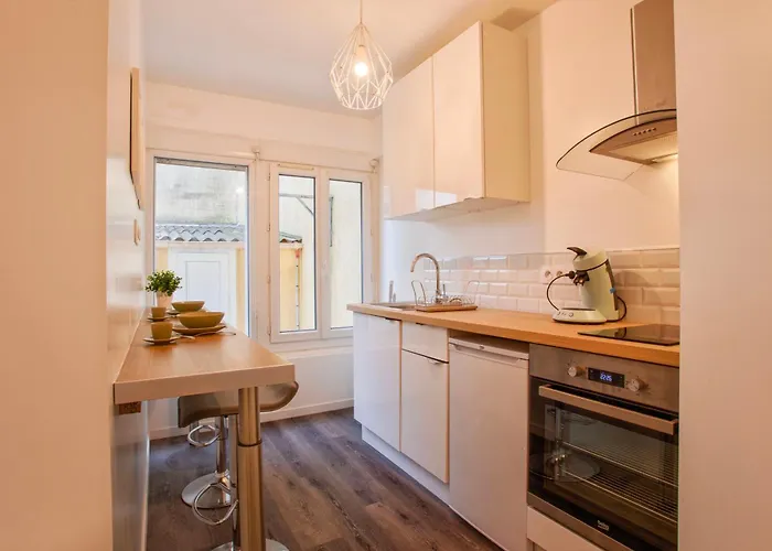 Appartement - Quartier Des Docks Au Calme - T3 Entièrement Rénové *