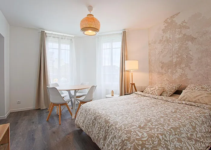 Appartement - Quartier Des Docks Au Calme - T3 Entièrement Rénové *