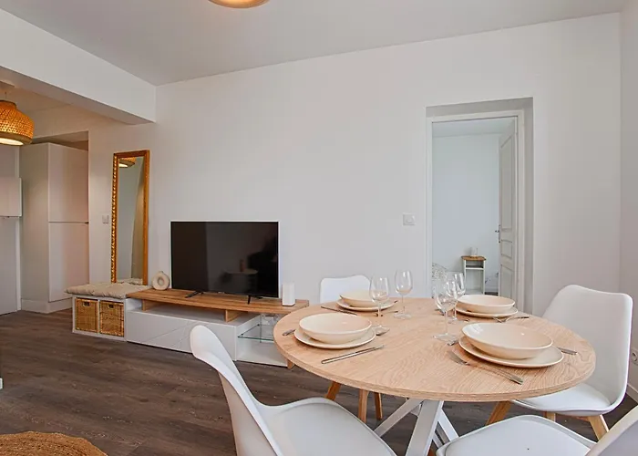 - Quartier Des Docks Au Calme - T3 Entièrement Rénové Appartement