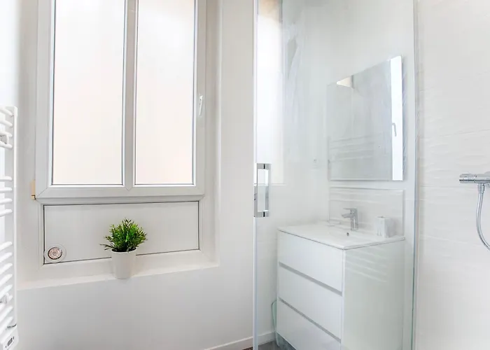 Appartement - Quartier Des Docks Au Calme - T3 Entièrement Rénové Le Havre